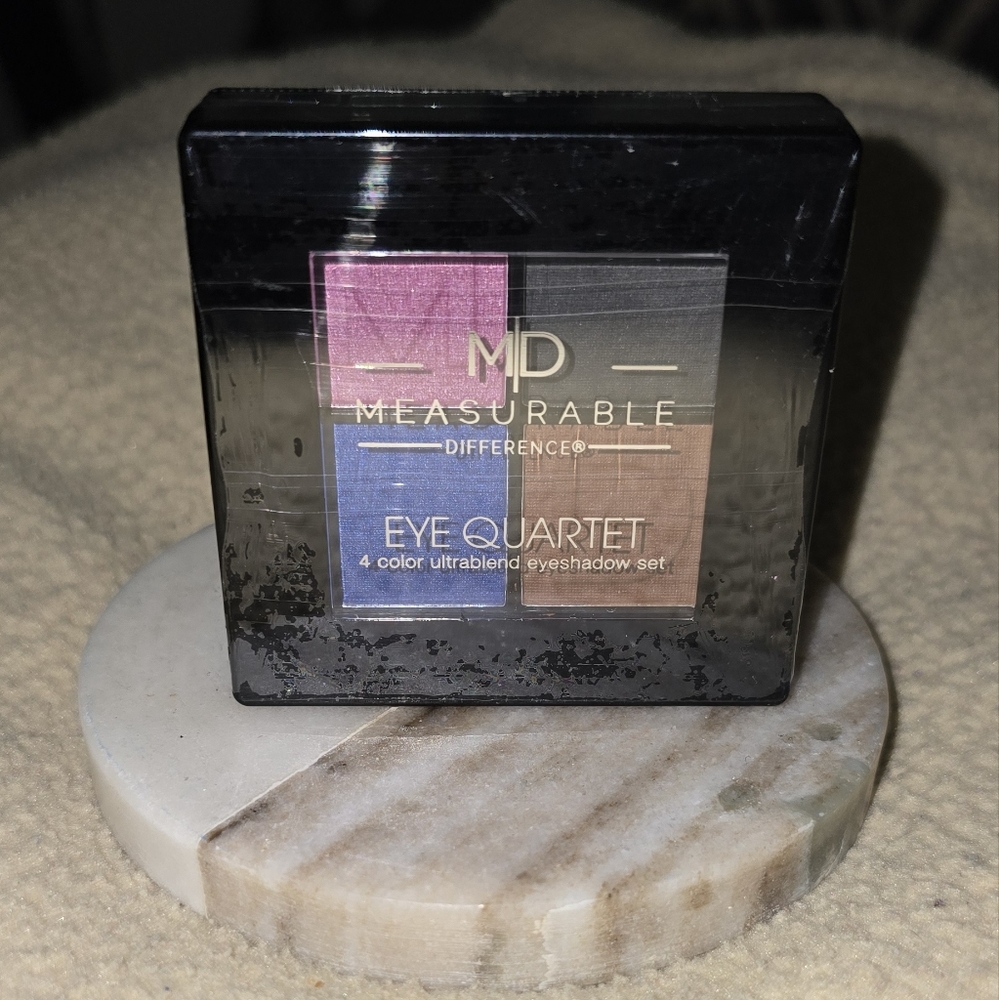 MEASURABLE DIFFERENCE ULTRABLEND EYE SHADOW